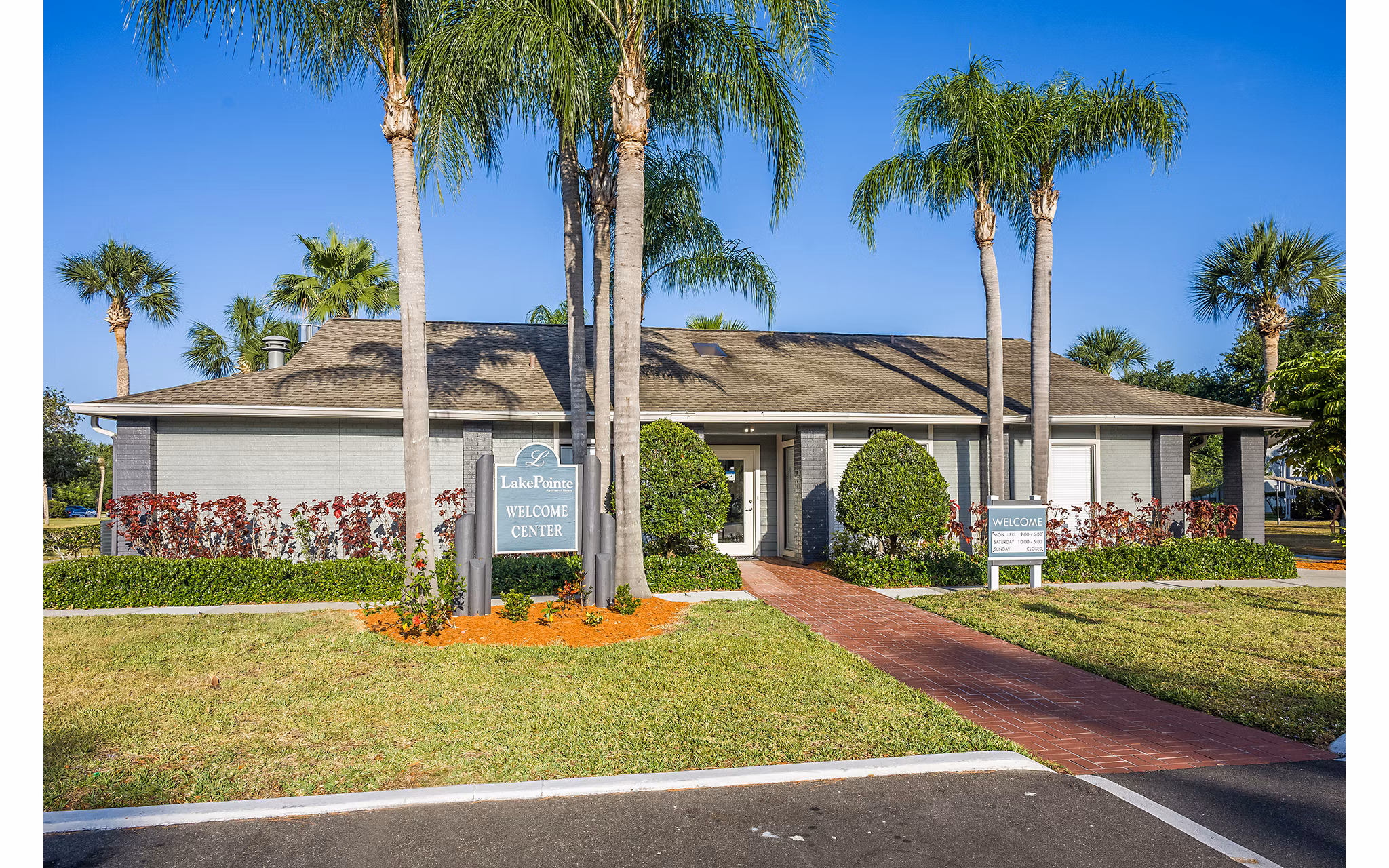 Lake Pointe Apartments: Luxury lakeside apartments with stunning views