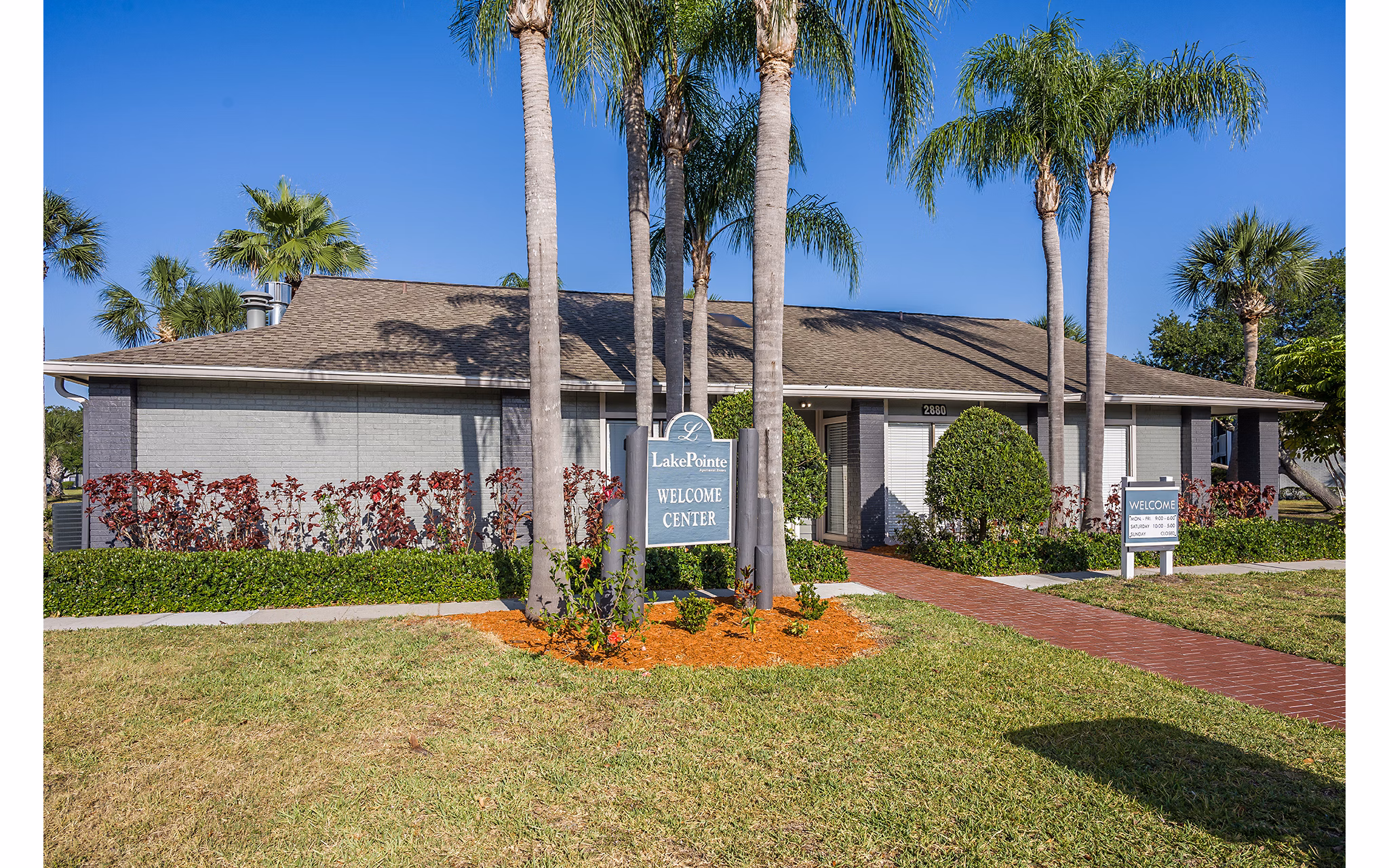 Lake Pointe Apartments: Elegant lakeside luxury apartments with green spaces in the heart of Frisco