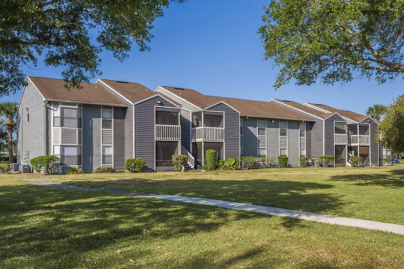 Lake Pointe Apartments: Elegant multi-story luxury apartments in a serene lakeside setting