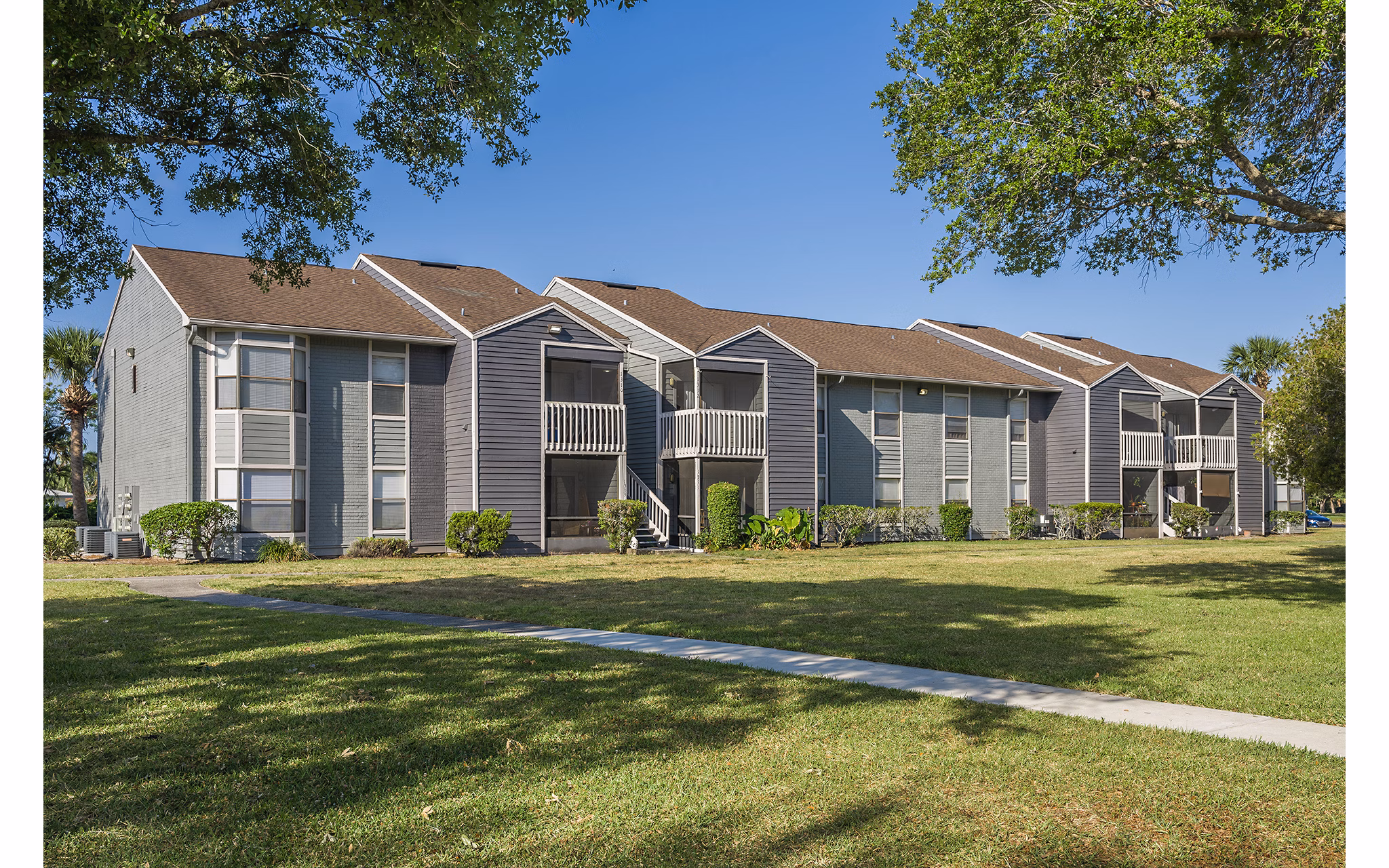 Lake Pointe Apartments: Elegant multi-story luxury apartments in a serene lakeside setting