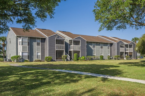 Lake Pointe Apartments: Elegant multi-story luxury apartments in a serene lakeside setting