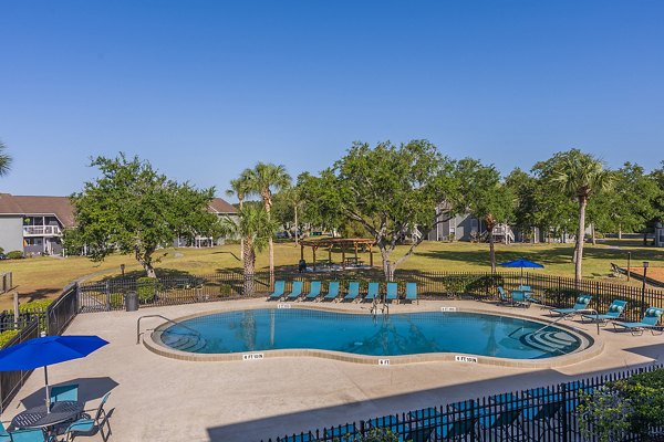 pool at Lake Pointe Apartments