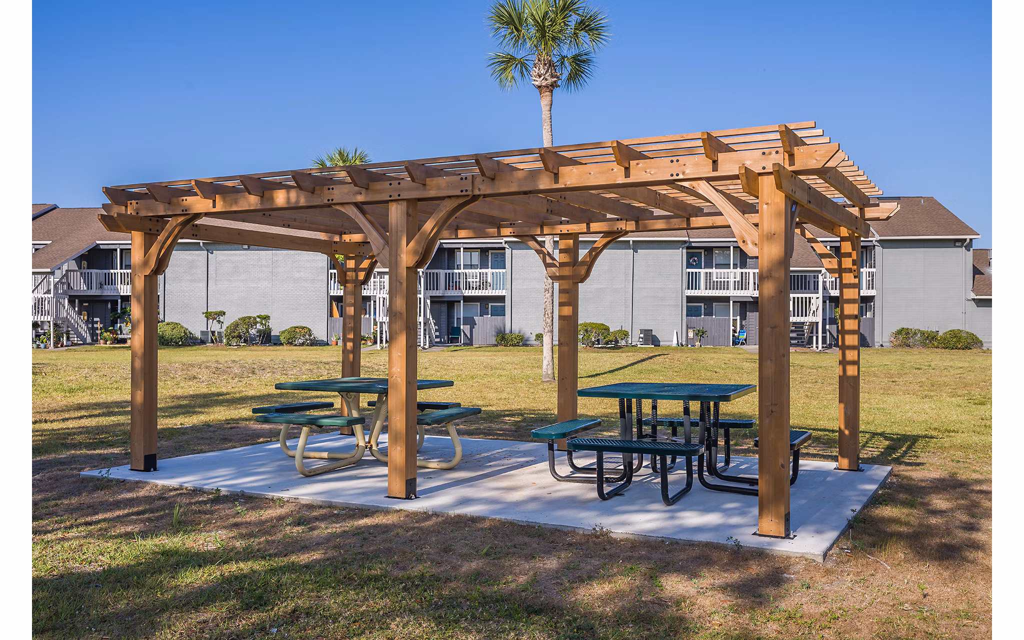 Serene courtyard with lush landscaping at Lake Pointe Apartments, offering a tranquil outdoor space for relaxation and recreation