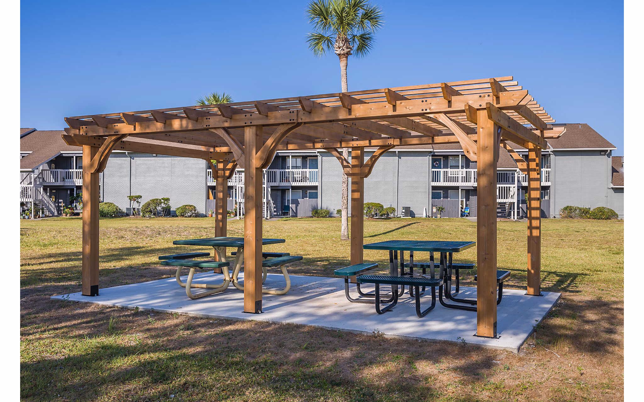 Serene courtyard with lush landscaping at Lake Pointe Apartments, offering a tranquil outdoor space for relaxation and recreation