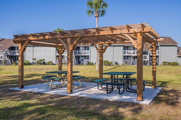 Serene courtyard with lush landscaping at Lake Pointe Apartments, offering a tranquil outdoor space for relaxation and recreation