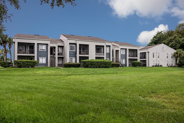 exterior at Cadia on the Loop Apartments 