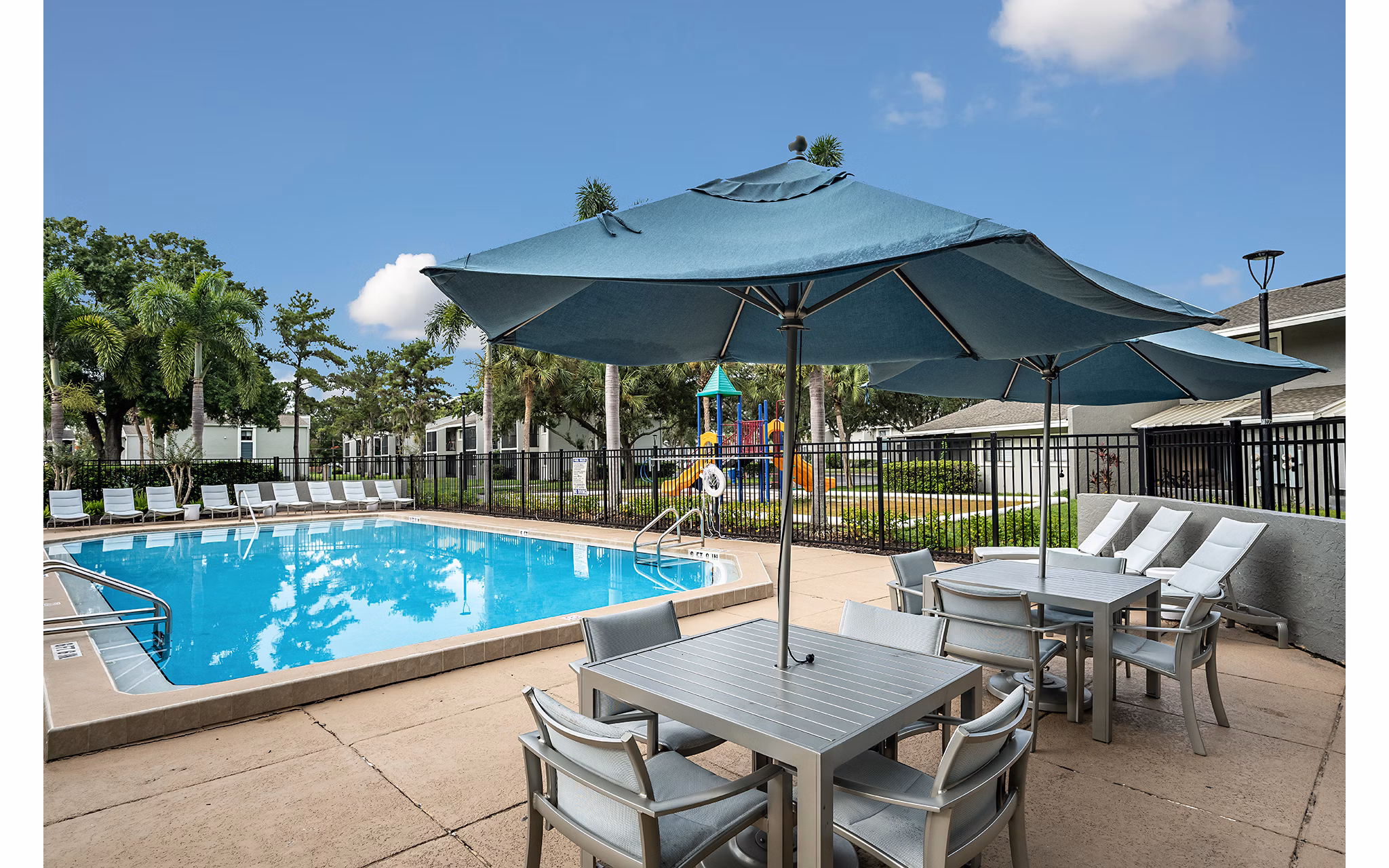 pool at Cadia on the Loop Apartments 