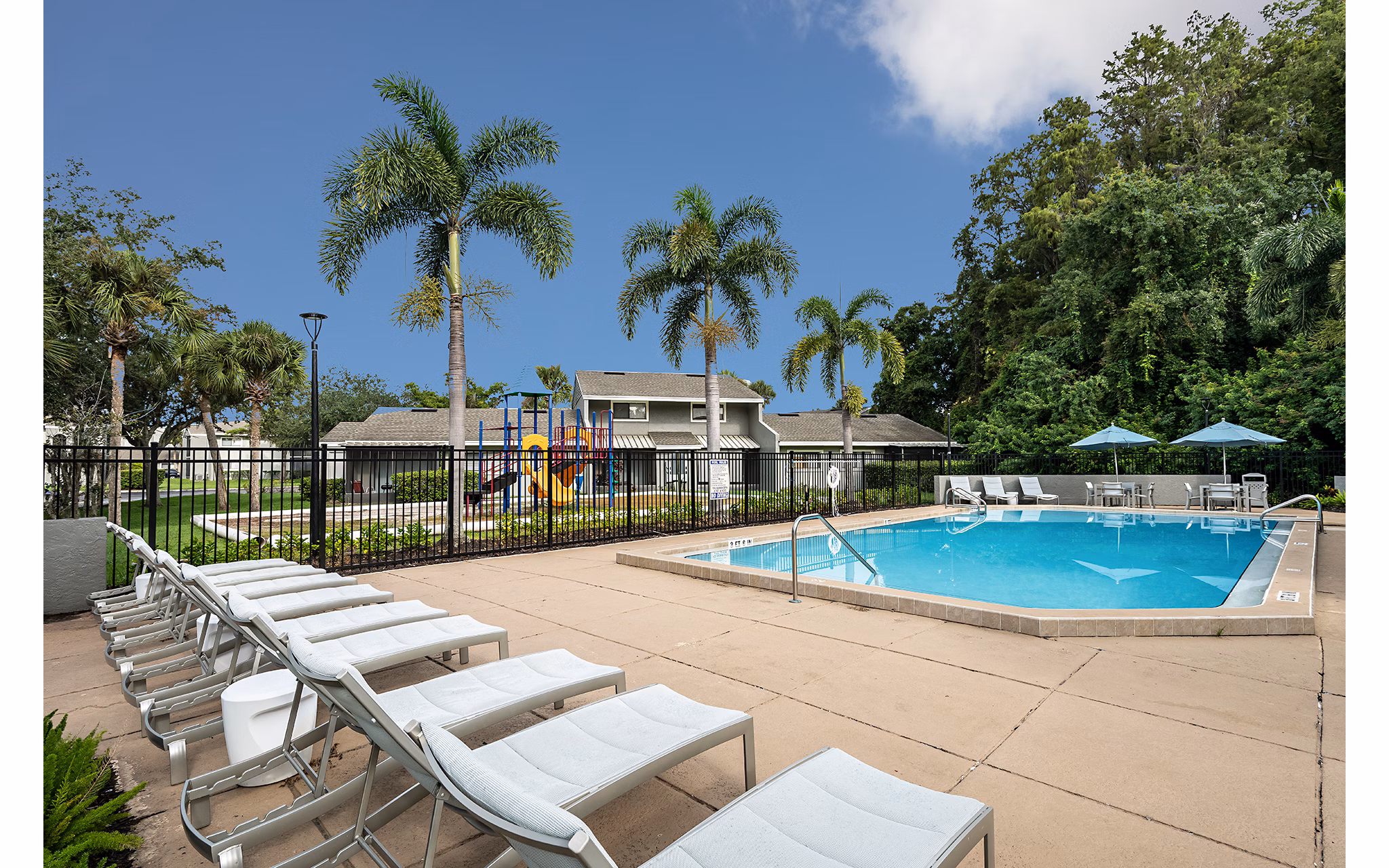 pool at Cadia on the Loop Apartments 