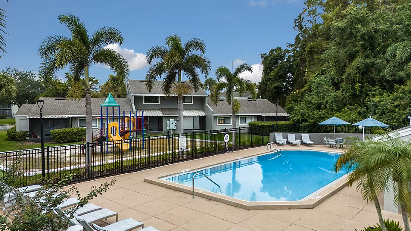 pool at Cadia on the Loop Apartments 