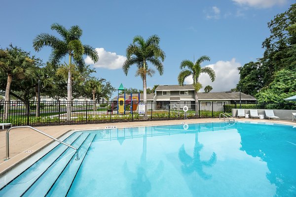 pool at Cadia on the Loop Apartments 