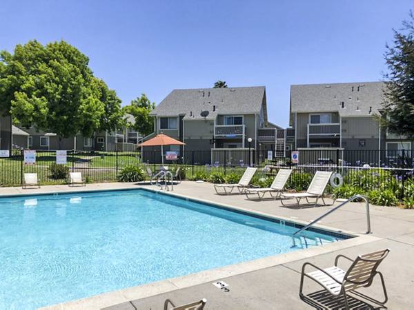 pool at Windscape Village Apartments