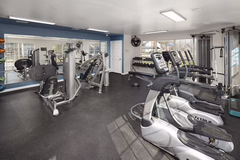 fitness center at Williamsburg Apartments 