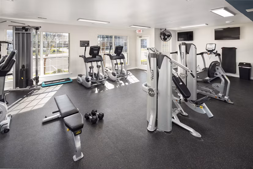 fitness center at Williamsburg Apartments 