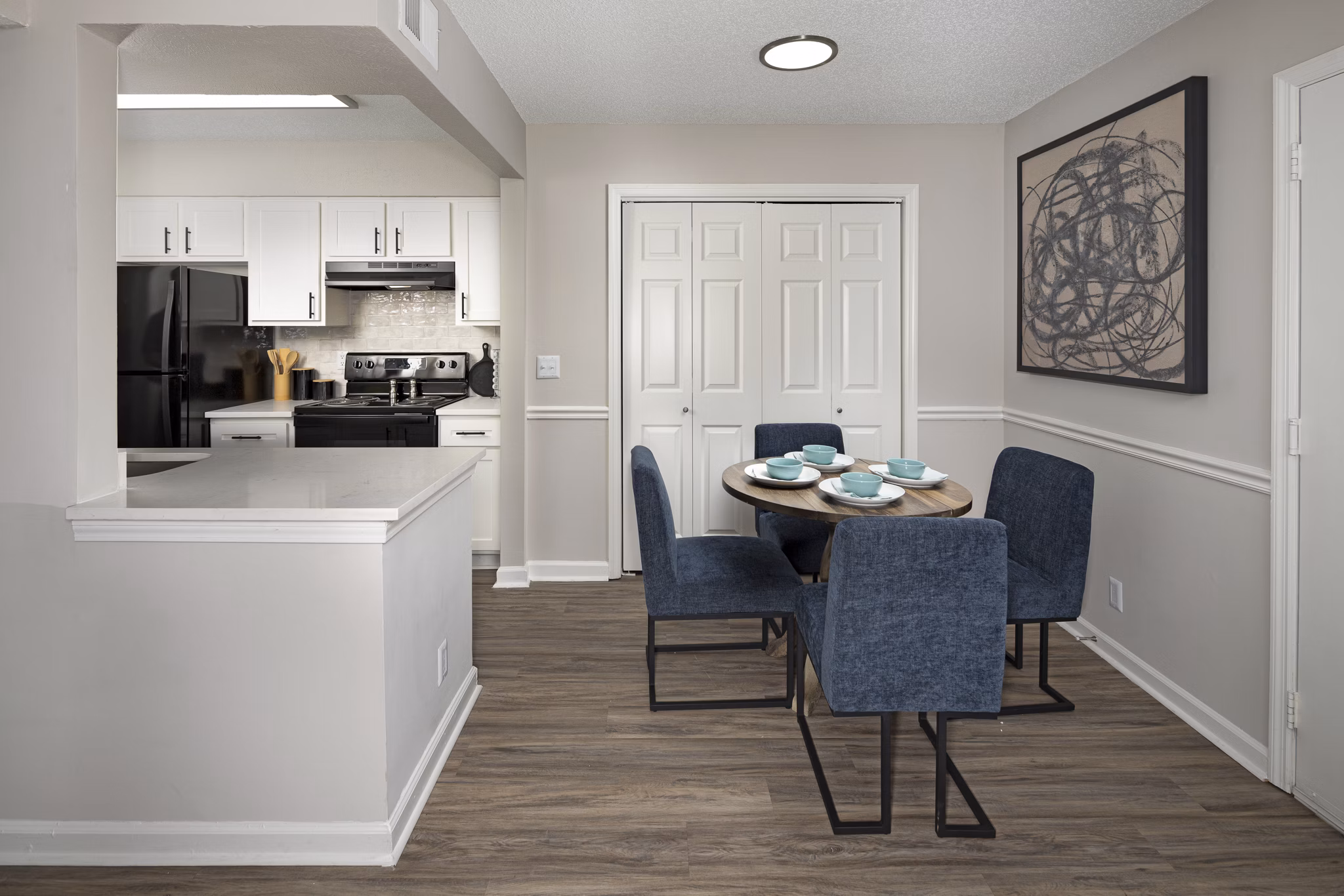 kitchen at Williamsburg Apartments 