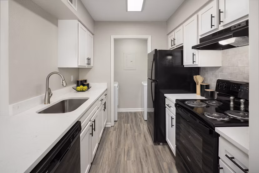 kitchen at Williamsburg Apartments 