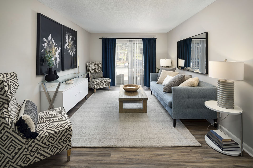 living room at Williamsburg Apartments 