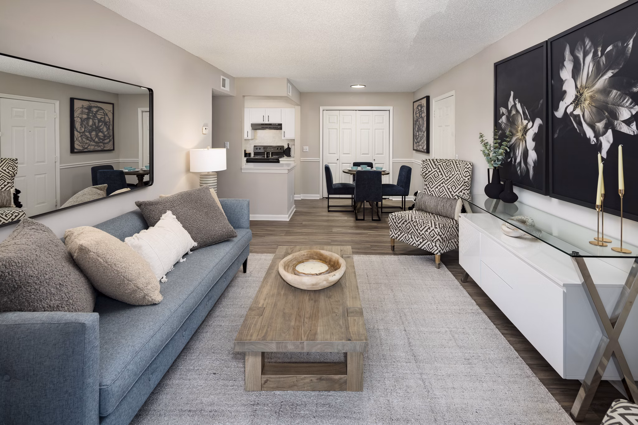 living room at Williamsburg Apartments 