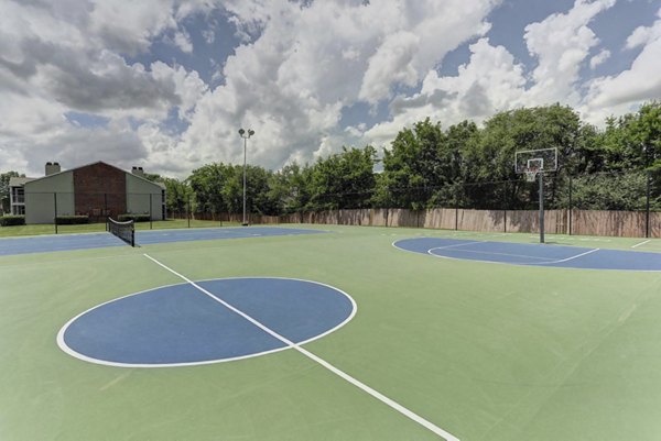 sport court at Williamsburg Apartments