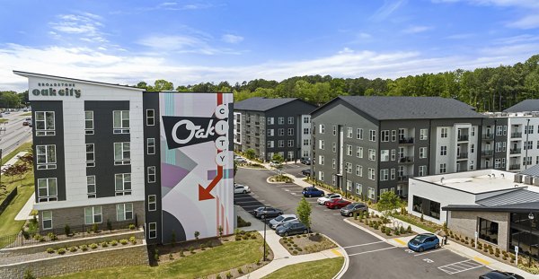 Broadstone Oak City: Contemporary facade luxury apartments in Raleigh
