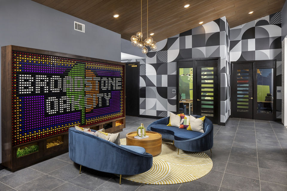 Clubhouse with stylish lounge seating and modern decor at Broadstone Oak City Apartments