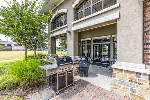 grill area/patio at Riverwalk Apartments