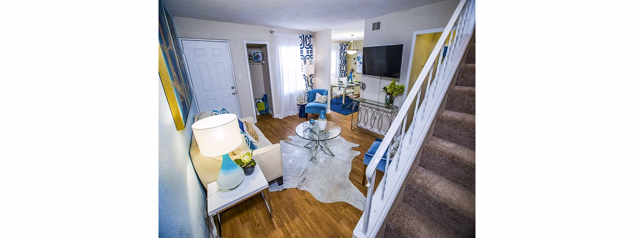 Spacious living room with stylish furnishings at The Laurels Apartments, luxury apartments by Greystar