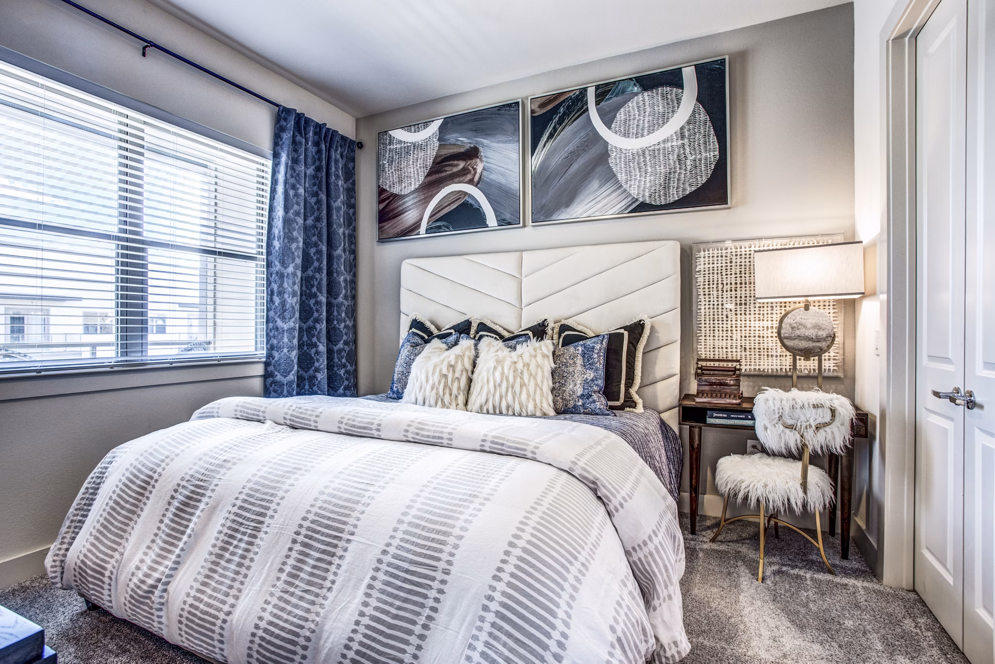 Spacious bedroom with modern furnishings in Bluffs at Midway Hollow Apartments