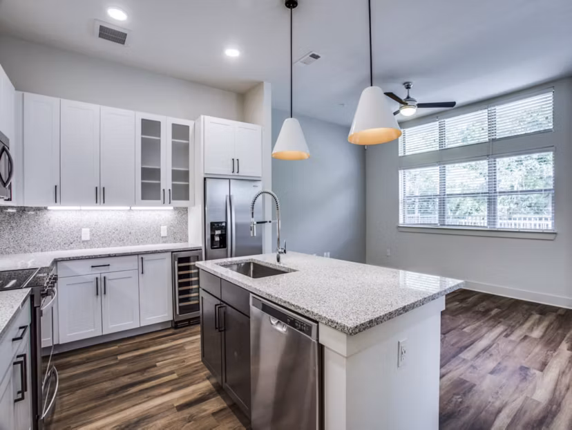 Modern kitchen with granite countertops at Bluffs at Midway Hollow Apartments