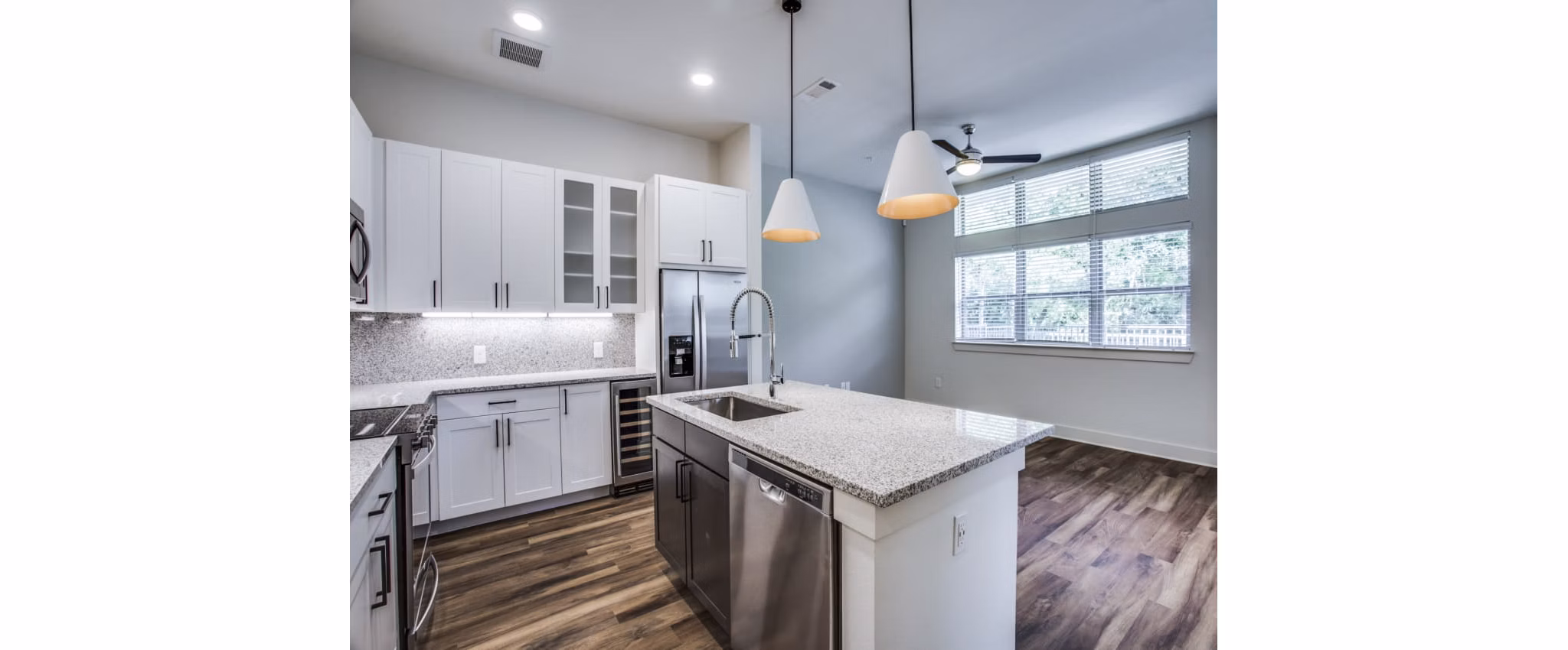 Modern kitchen with granite countertops at Bluffs at Midway Hollow Apartments