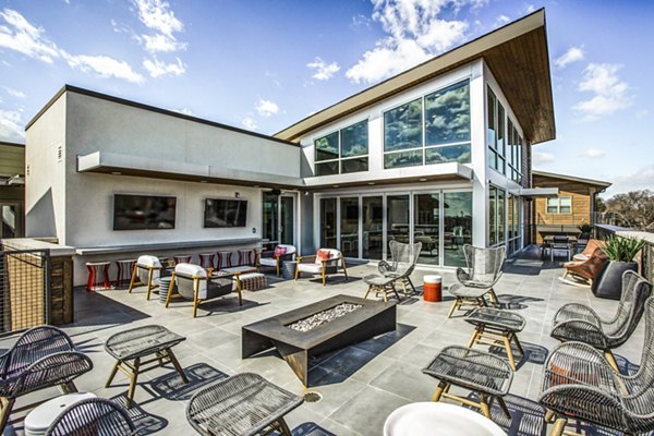 fire pit patio/balcony at Bluffs at Midway Hollow Apartments