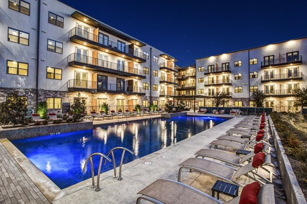 pool at Bluffs at Midway Hollow Apartments