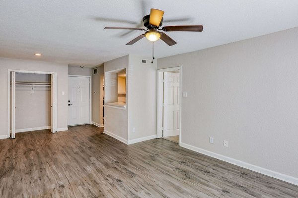Lumiere Apartments: Upscale high-rise apartments in Metairie, LA offering luxury living and modern design features