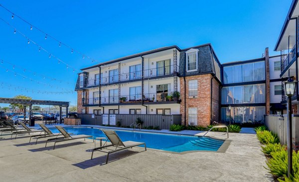 Lumiere Apartments: Elegant view of luxury apartments in Metairie, Louisiana