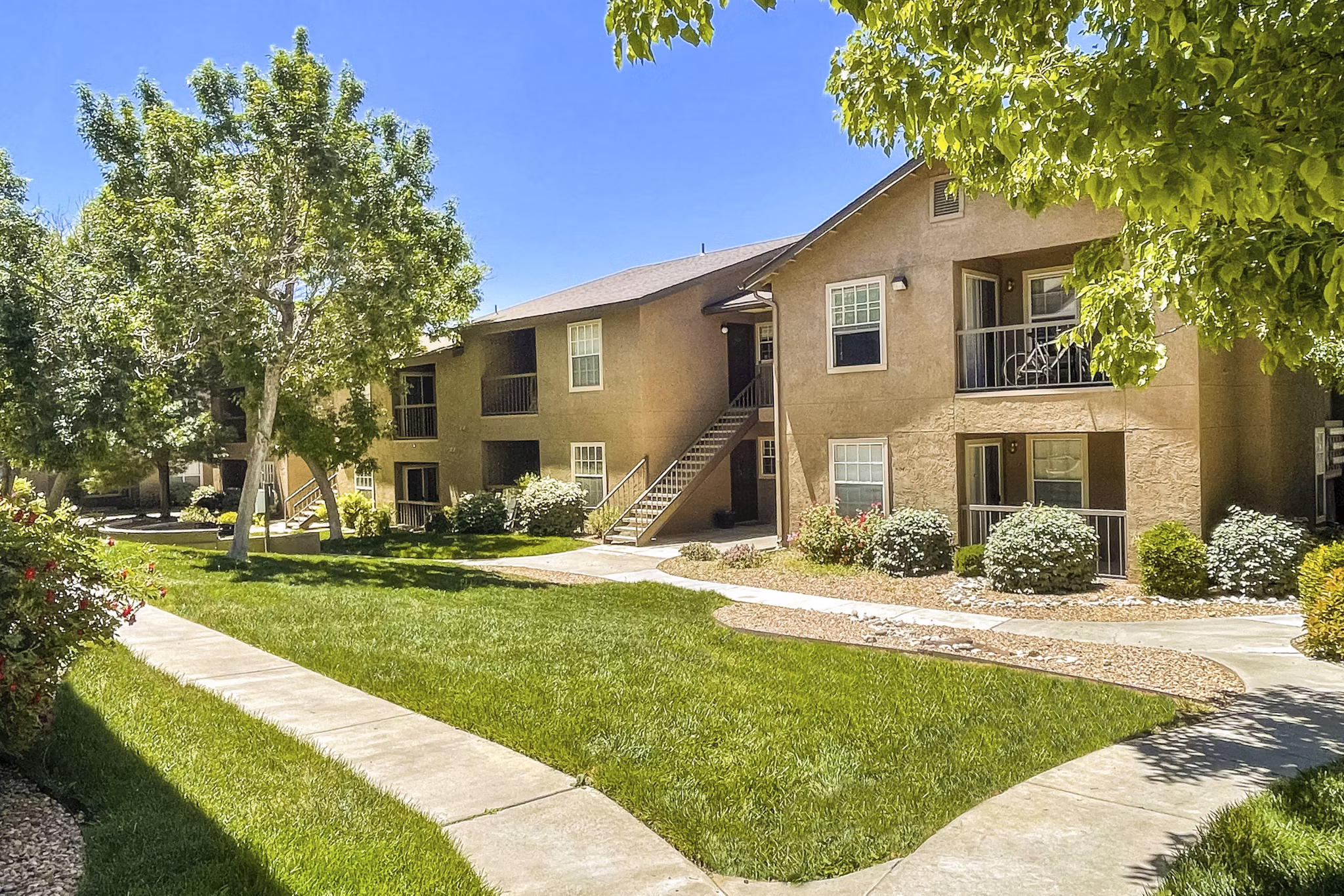 Hunters Ridge Apartments: Stunning floor plan at luxury Greystar apartments in peaceful residential neighborhood
