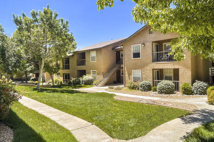 Hunters Ridge Apartments: Stunning floor plan at luxury Greystar apartments in peaceful residential neighborhood