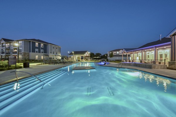 pool at Estraya Boerne Apartments