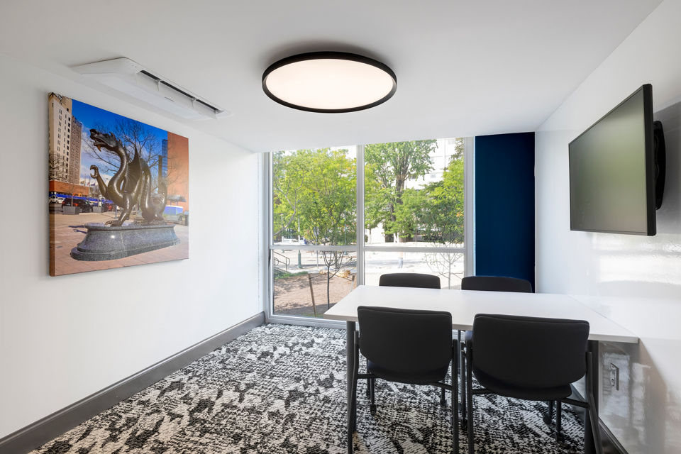 The Accolade on Chestnut: Stylish clubhouse with modern design elements at luxury apartments