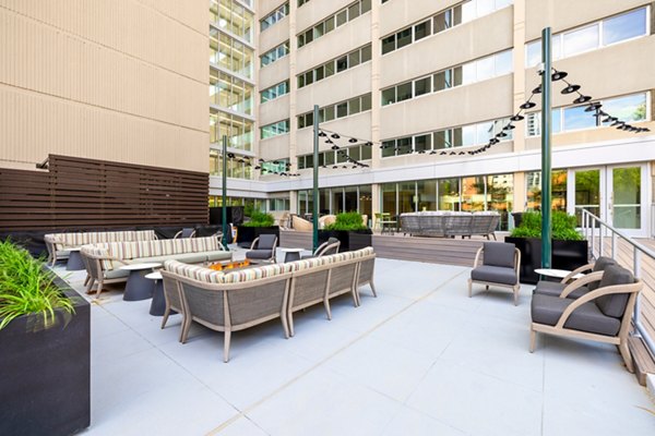 rooftop deck at The Accolade on Chestnut Apartments