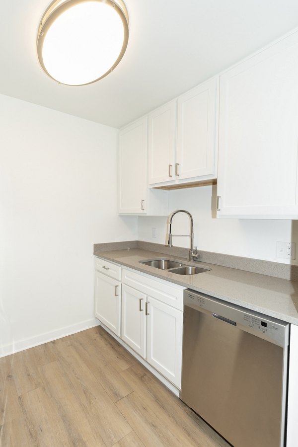 kitchen at Sycamore Woods Apartments