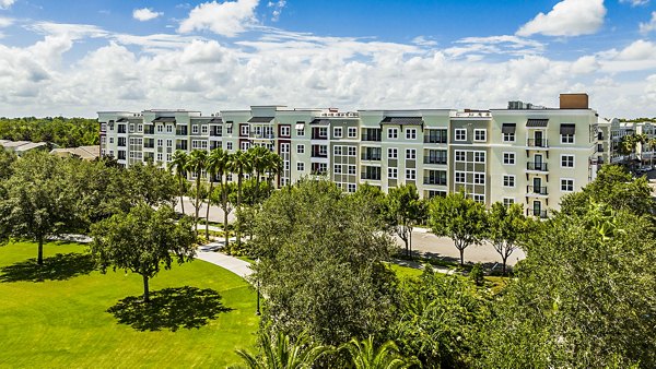 Parkside at Avalon Park Apartments: Contemporary building in a luxury apartment community