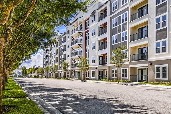 Parkside at Avalon Park: Elegant of upscale apartments with lush landscaping