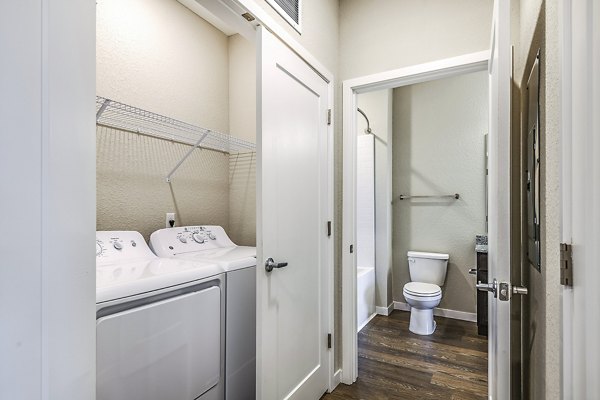 Parkside at Avalon Park: Stunning luxury apartments with modern architecture and lush landscaping