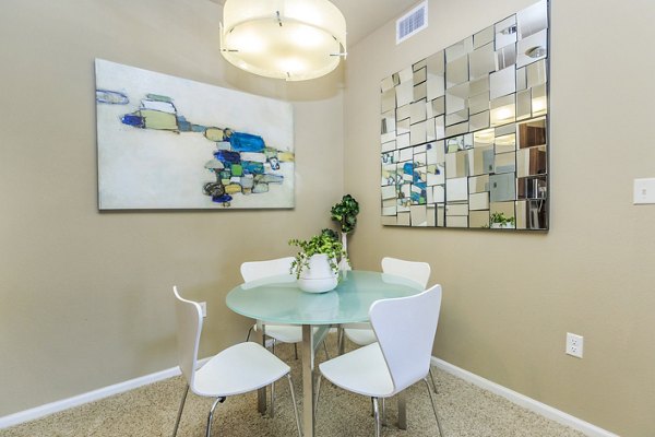 dining room at Links at Legacy Ridge Apartments