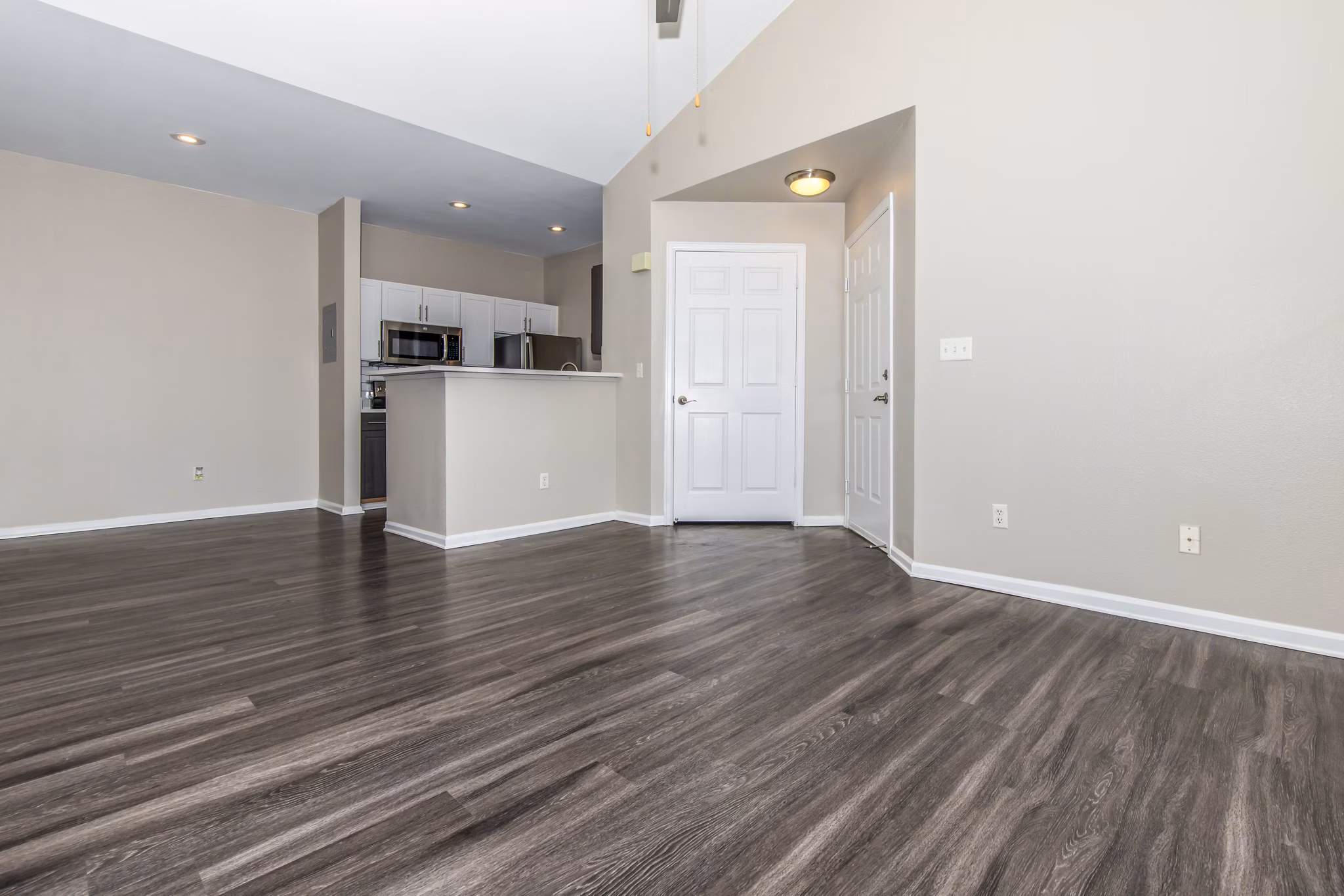Spacious living room with modern furnishings in Links at Legacy Ridge Apartments