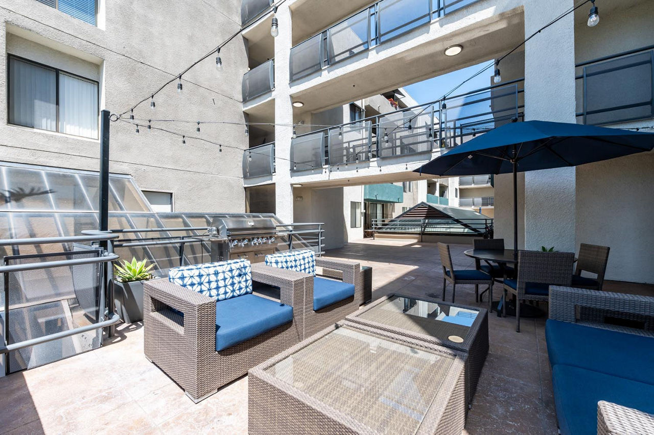Grill area at Broadstone Los Feliz (1 of 3)