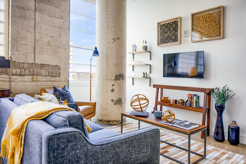 Spacious living room with modern furnishings at Hecht Warehouse Apartments, luxury property by Greystar