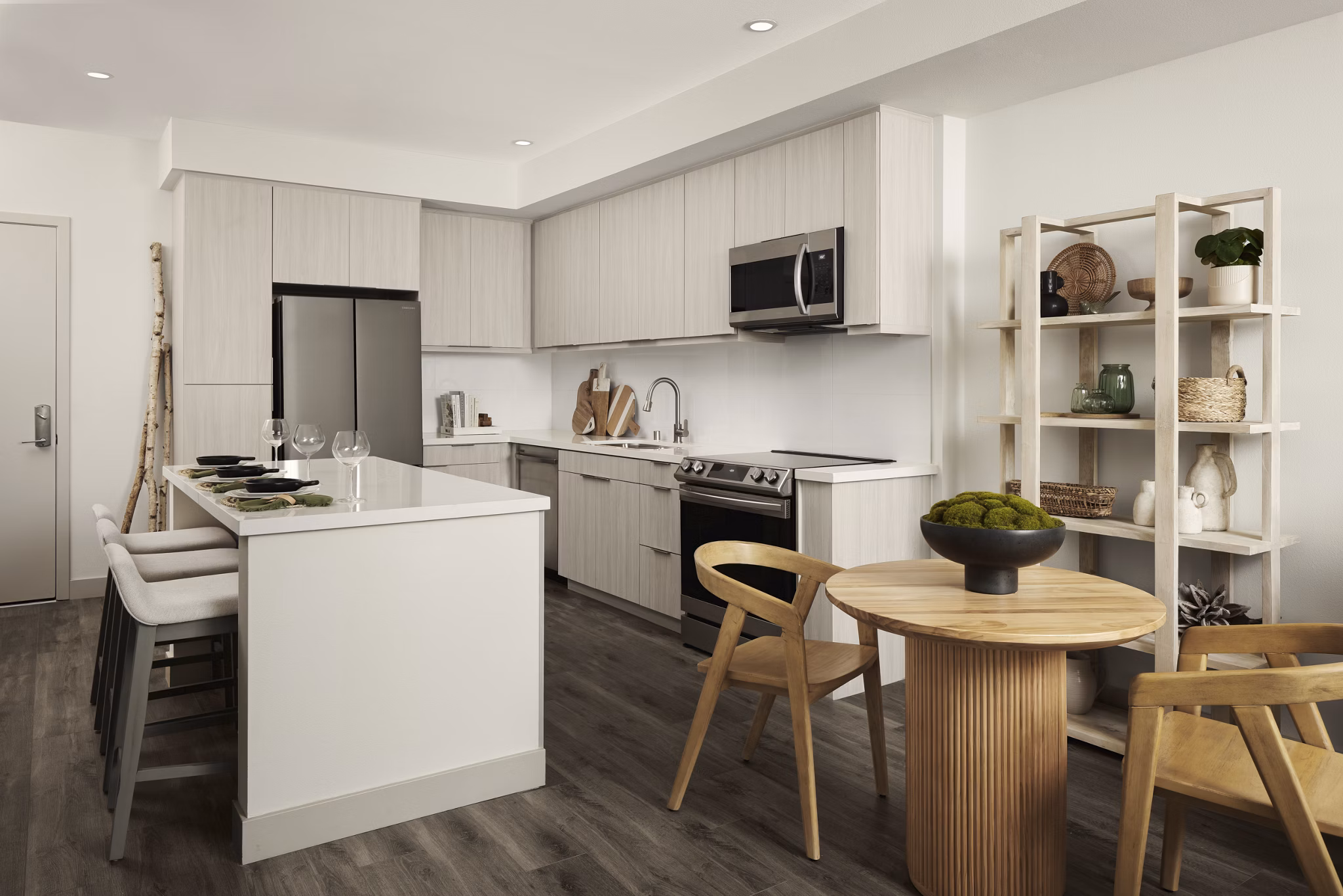 Elegant dining area with modern furnishings at Santal Thousand Oaks Apartments
