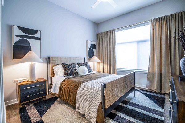 Cozy bedroom with modern furnishings at Lynwind Apartments