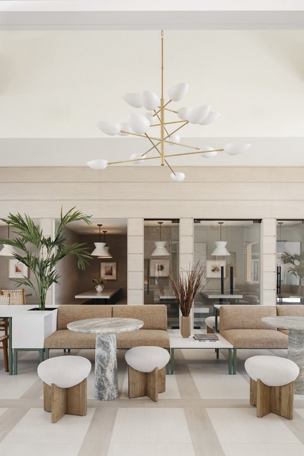 Lynwind Apartments: Elegant clubhouse with contemporary design and comfortable seating