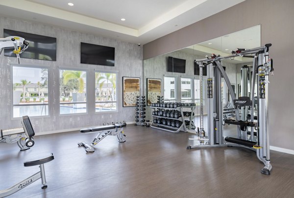 State-of-the-art fitness center with modern equipment at Lynwind Apartments